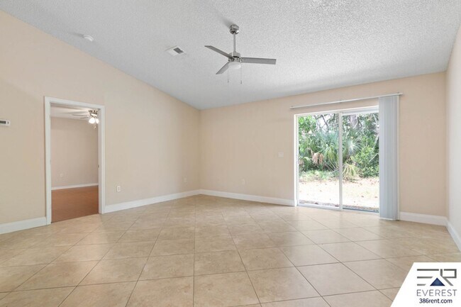 Building Photo - FULLY FENCED 3/2/2 IN THE HEART OF PALM COAST