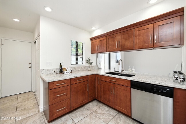 Building Photo - 28763 Conejo View Dr
