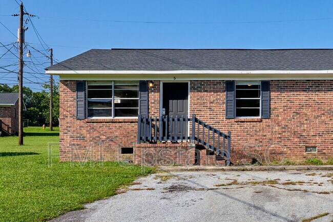 Building Photo - 700 Brook St