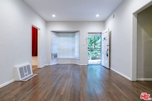 Building Photo - 961 N Doheny Dr