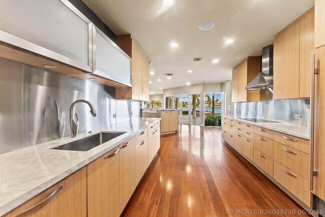 Building Photo - 3 Isla Bahia Dr