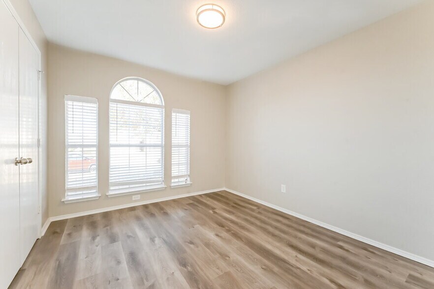 Building Photo - 1326 Misty Dr