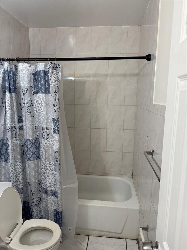 Building Photo - 4717 SW 33rd Ave