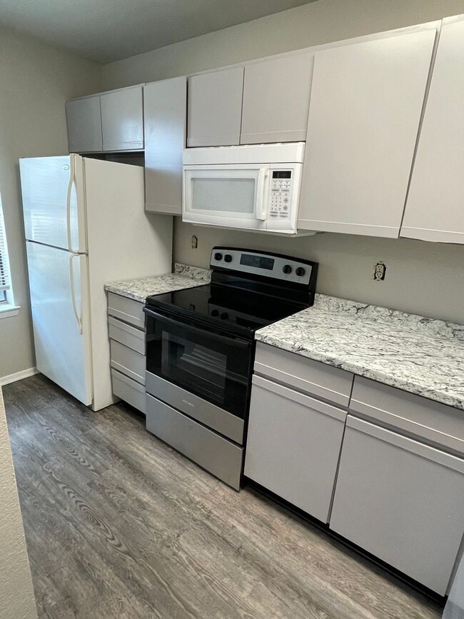 Building Photo - 3 BEDROOM 2 BATH CONDO BY UNT