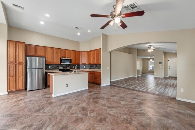 Building Photo - 25840 W Winslow Ave