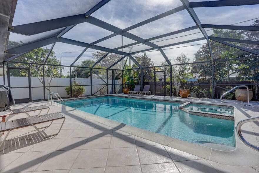 Building Photo - 669 107th Ave N