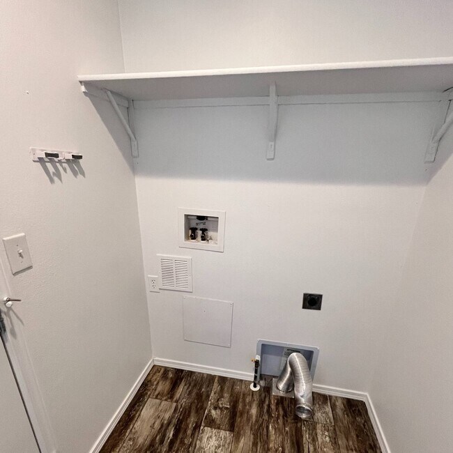 Building Photo - 4100 N Romero Rd