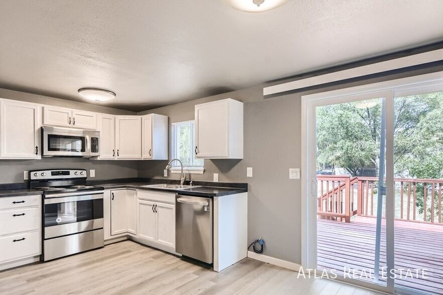 Building Photo - 1690 Monterey Way