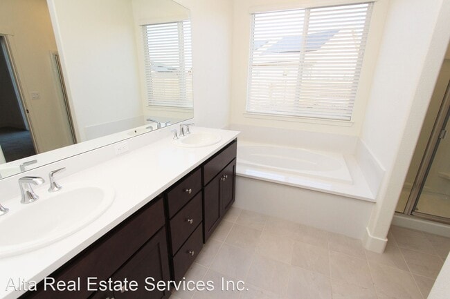 Building Photo - 4 br, 2 bath House - 1136 Pearl Drive