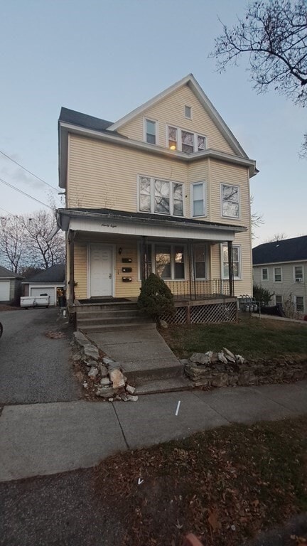 Building Photo - 98 Brookline St