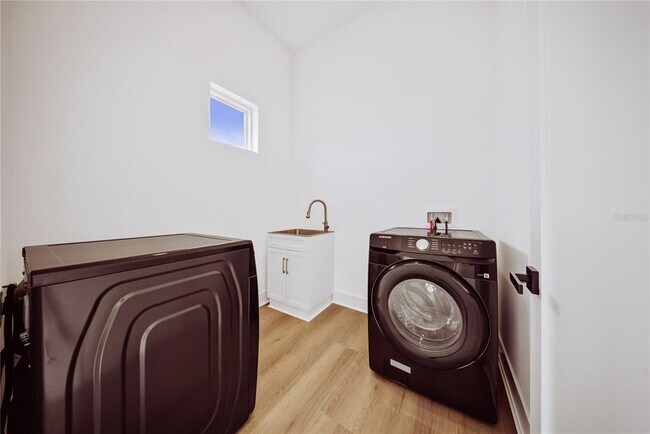 Building Photo - 156 Caladium Ave