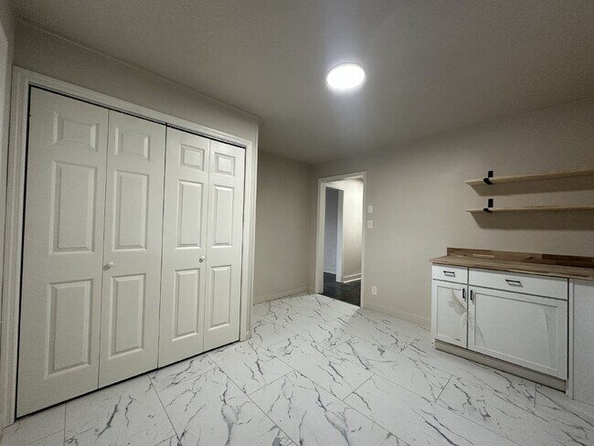 Building Photo - Fountain City | Renovated Units | Washer/D...