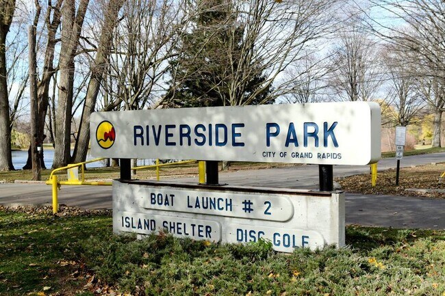 Building Photo - 2230 Riverside Dr NE