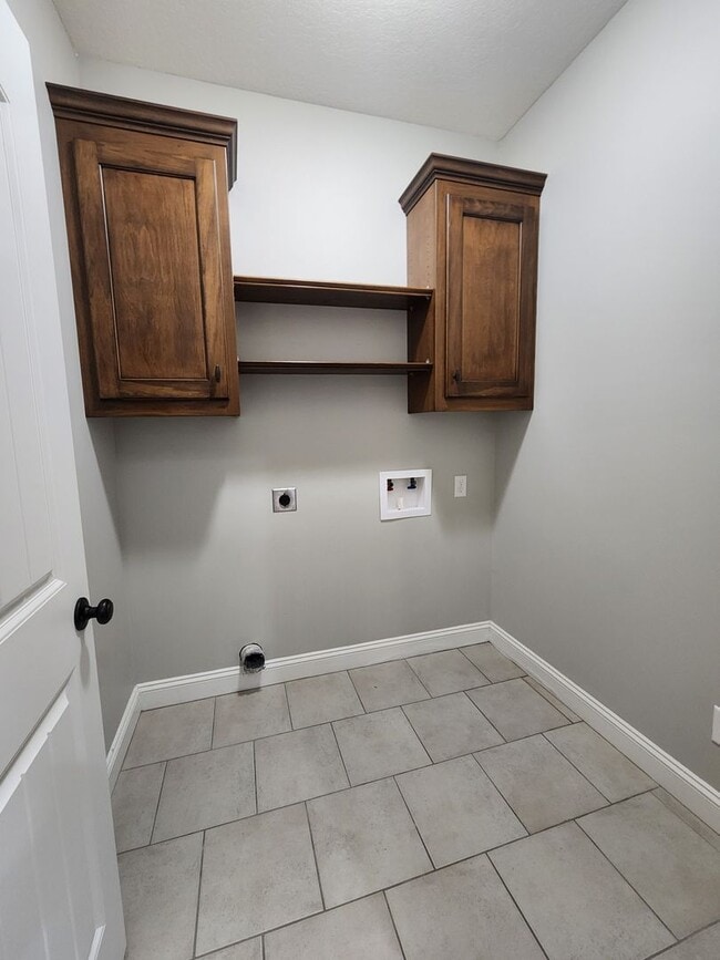 Building Photo - $500 Move-in Discount! Southern Comfort Living: Your Dream Rental Home in Valdosta, Georgia