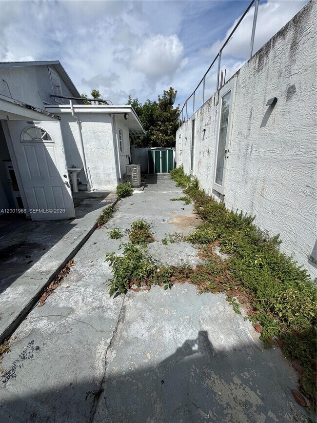 Building Photo - 3175 NW 27th St