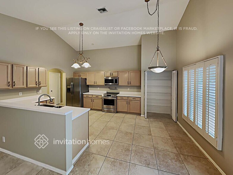 Building Photo - 9651 Vía Emilie