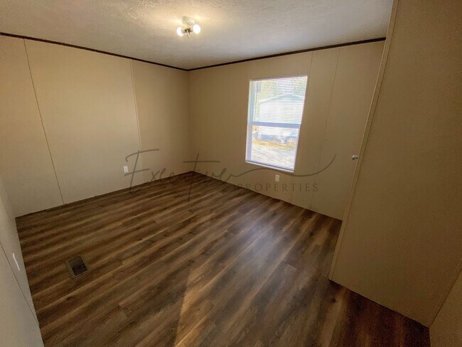 Building Photo - 2 Bedroom Mobile Home For Rent in Sulphur