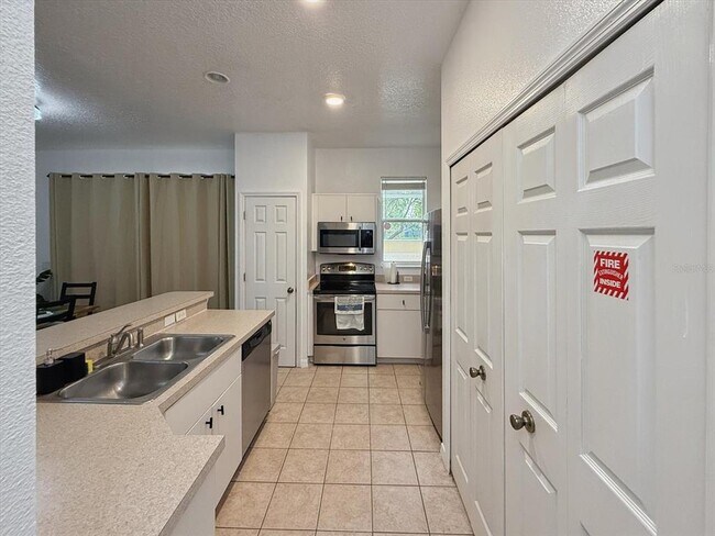 Building Photo - 1302 S Beach Cir