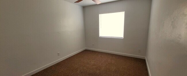 Building Photo - 2602 E Southgate Ave