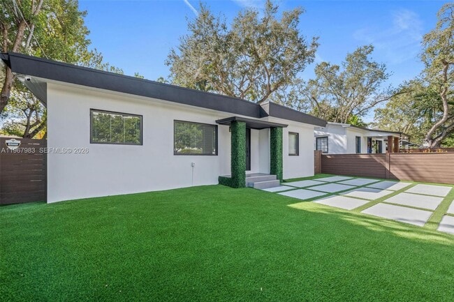 Building Photo - 710 NE 62nd St