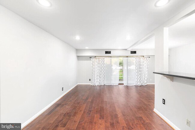 Building Photo - 7802 Dassett Ct