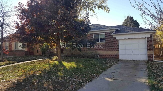 Building Photo - 1215 S Jackson St