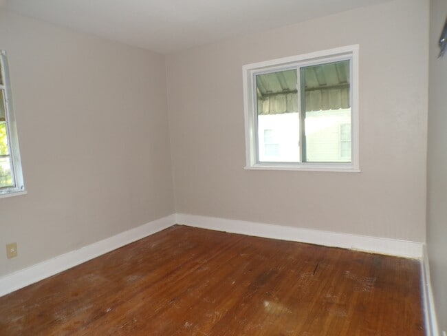 Building Photo - 708 40th St