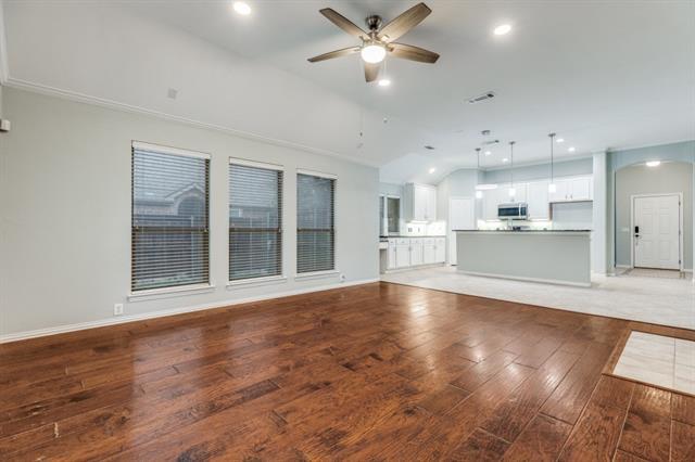 Building Photo - 2472 Deerwood Dr