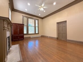 Building Photo - 420 College St