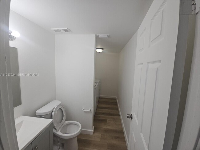 Building Photo - 253 San Remo Blvd