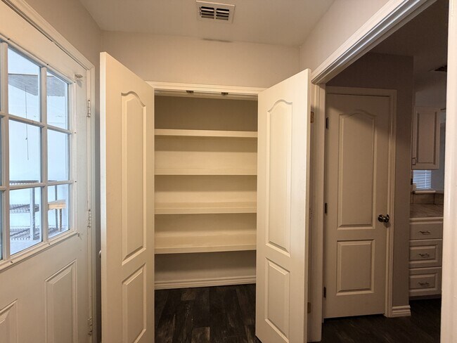 Building Photo - 103 S 4th St