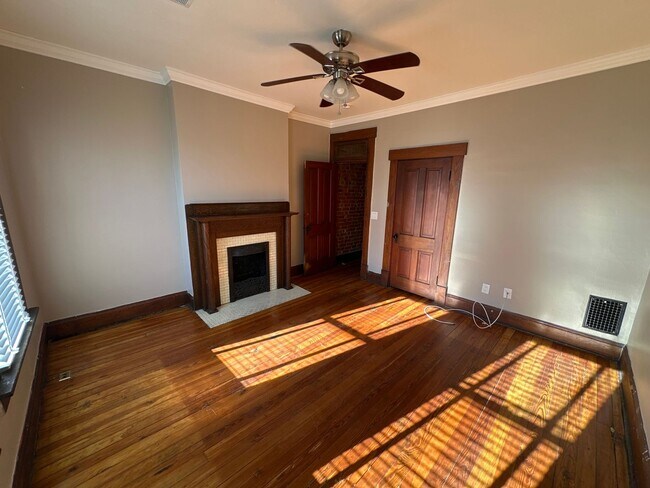 Building Photo - 138 E Lincoln St