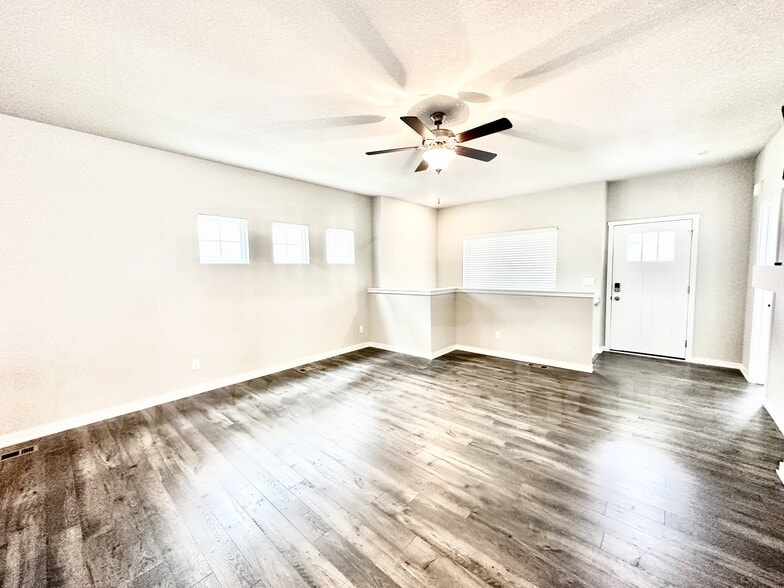 Building Photo - 2310 SW Plaza Pkwy