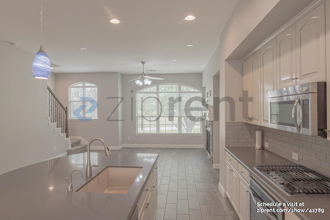 Building Photo - 527 W Royal Ln