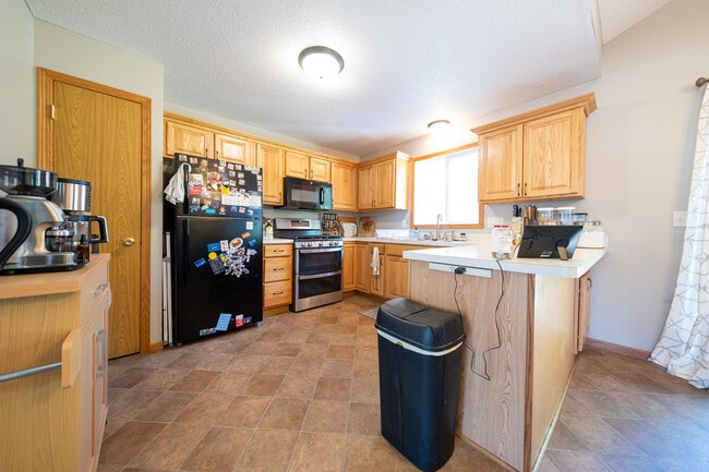 Building Photo - 8001 Vincent Cir N