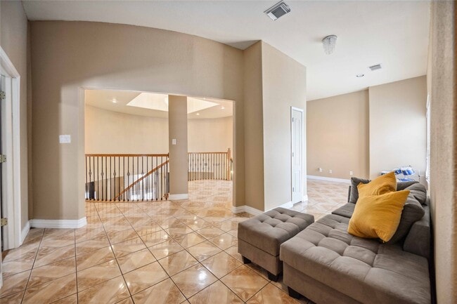 Building Photo - 5027 Creekmont Dr