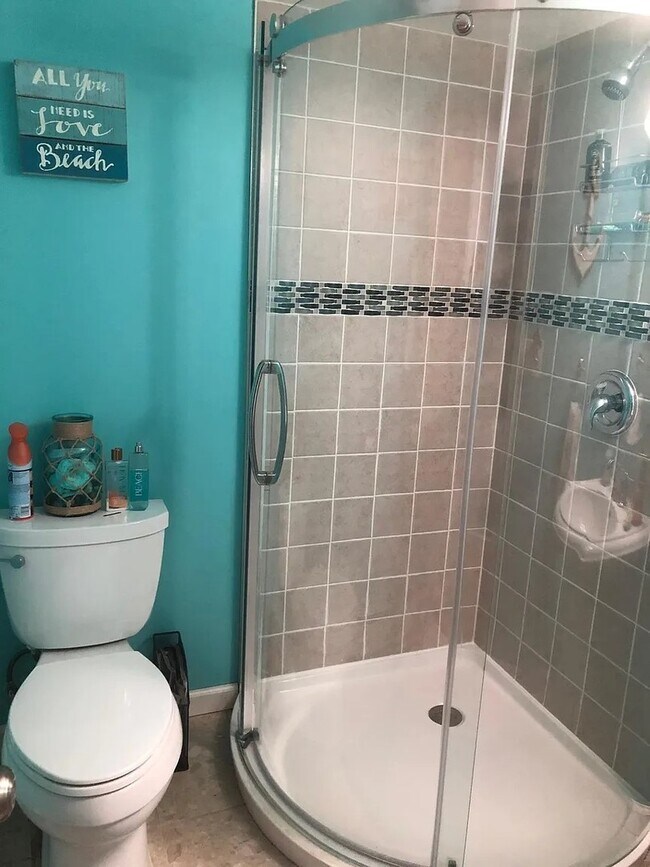 Building Photo - 5106 W Sunnyside Ave