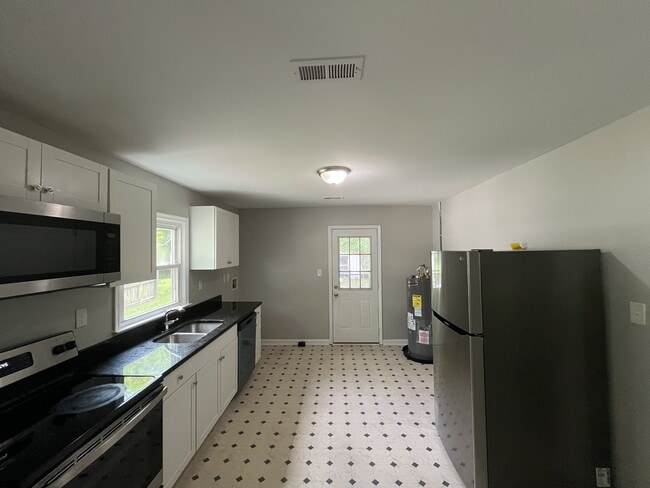 Building Photo - 411 Beech St