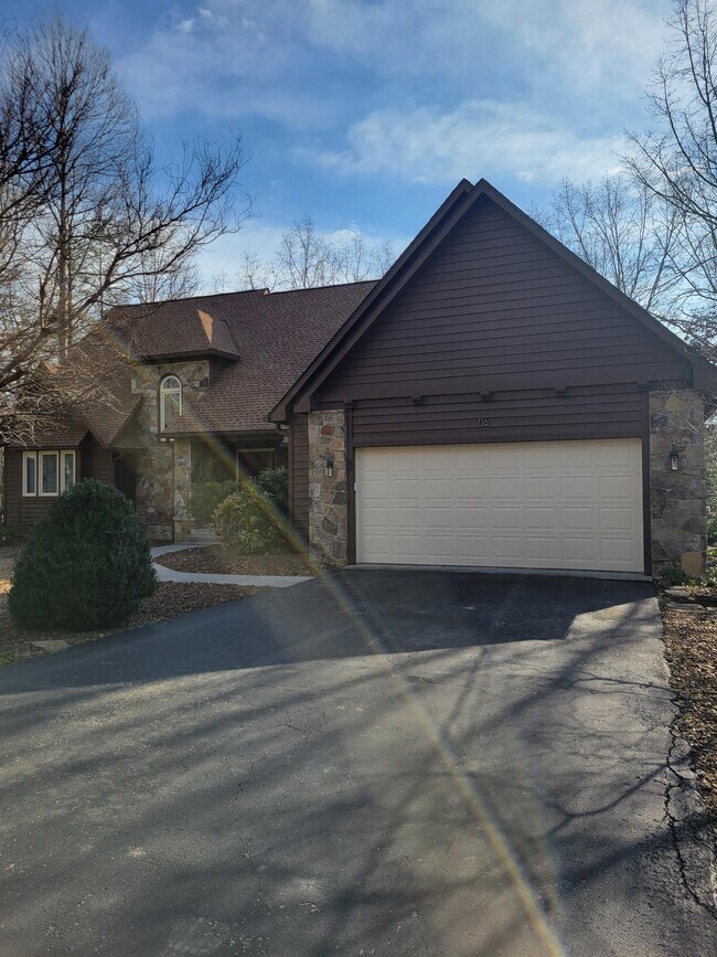 Building Photo - 116 Knollwood Ln