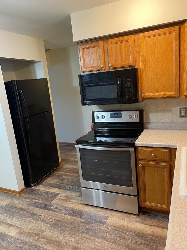 Building Photo - 9221-9223 W Morgan Ave - 9223