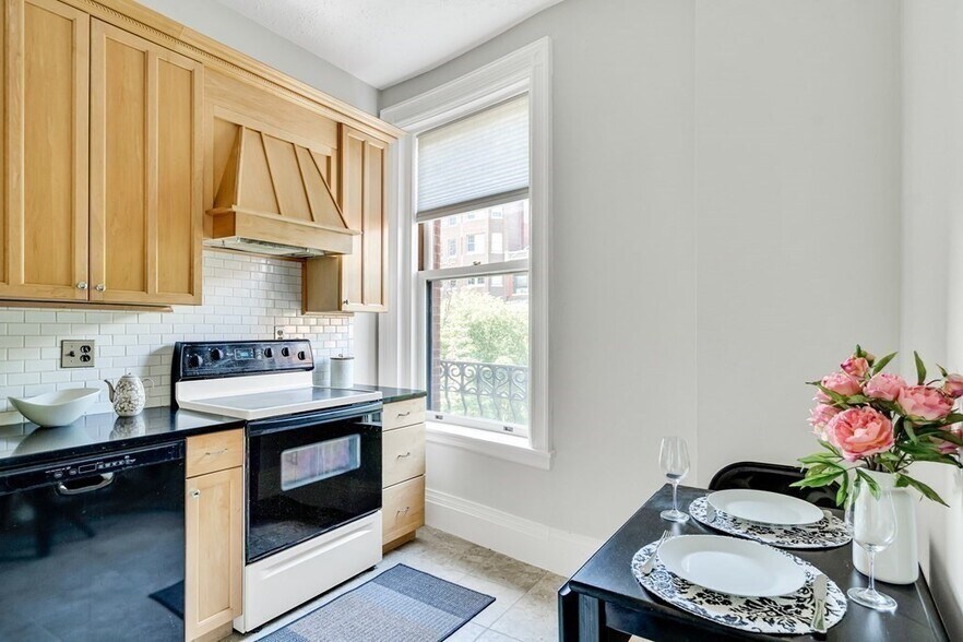 Building Photo - 259 Beacon St