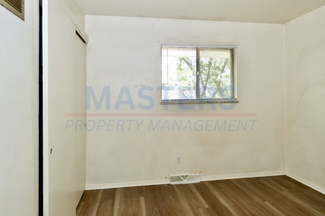 Building Photo - 5765 Steffens Ave