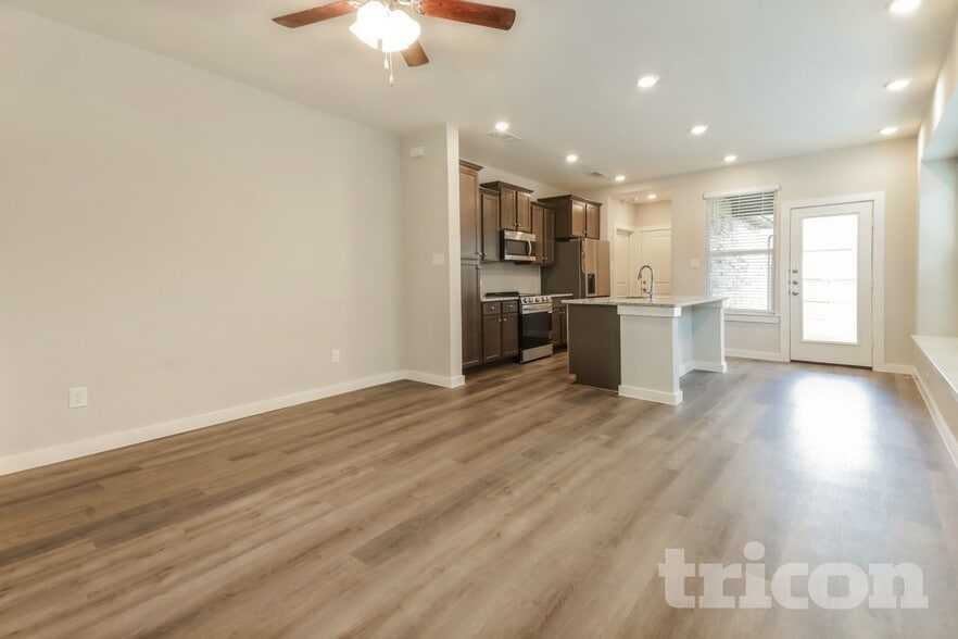 Building Photo - 8117 Brookhaven Dr