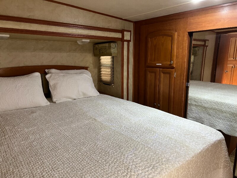 Building Photo - 7560 Chelsea Rd