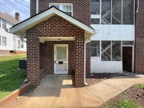 Building Photo - CHARMING MAIN LEVEL 1 BEDROOM APT NEAR THE LOVELY MARYVILLE COLLEGE CAMPUS