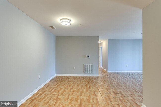 Building Photo - 31 Lambourne Rd