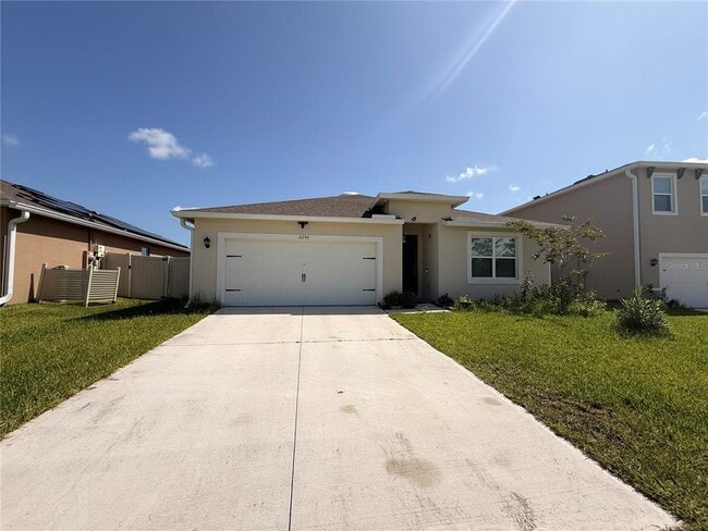 Building Photo - 2250 Hidden Palm Dr