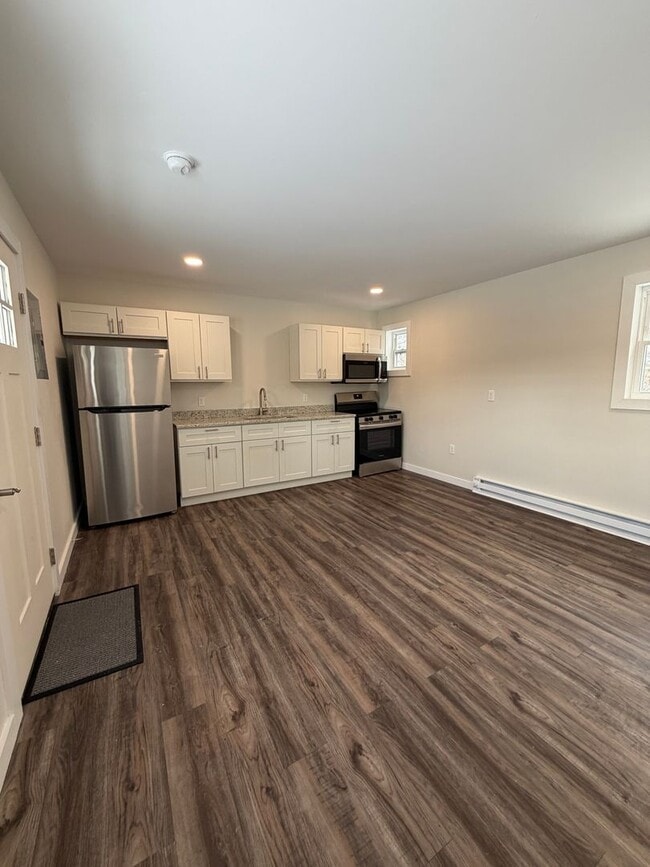 Building Photo - Beautifully remodeled and completed 1 bedroom apartment.
