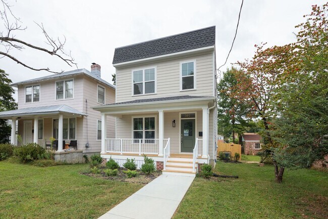 Building Photo - 504 1/2 Cheatwood Ave