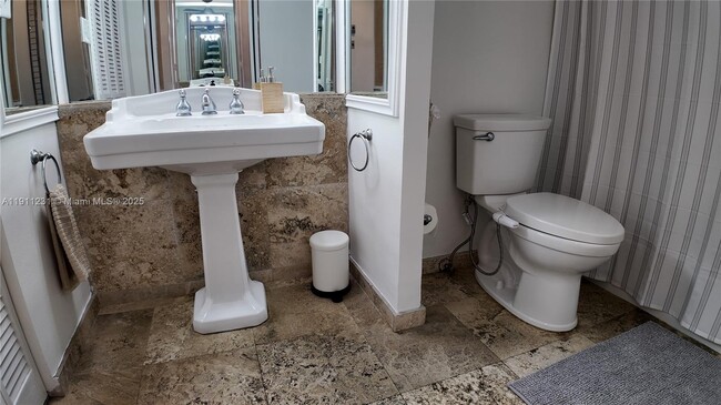 Building Photo - 100 Lincoln Rd